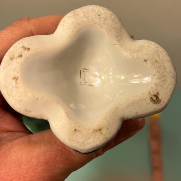 Asian Porcelain Hand Painted Cobalt Blue Vase w/Flowers & Foliage Motif - Picture 4 of 5